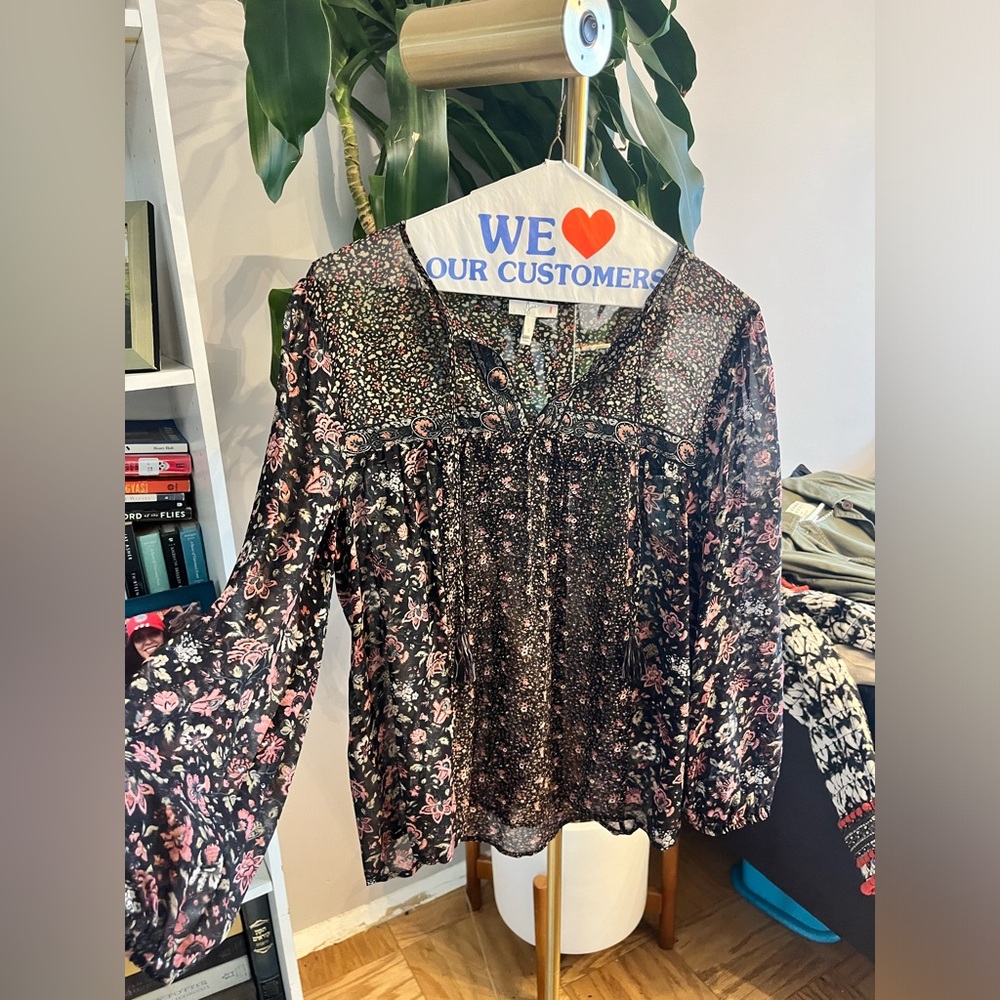 Joie floral blouse size S but fits as a M